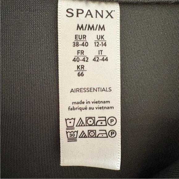 SPANX Air Essentials Half Zip, Palm Green, Medium 
GUC - Picture 8 of 9